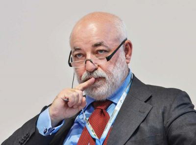 Бакалейник и Вексельберг: как Русмикрофинанс превратили в финансовую пирамиду и вывели миллиарды инвесторов
