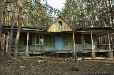 Заброшенная детская спортивная база в Солотчи Рязанской области. Вместо спорта коттеджный посёлок