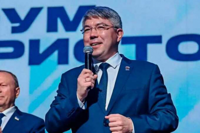 Парламентарий из фракции &laquo;Единой России&raquo; обвинил окружение руководителя Бурятии Алексея Цыденова в коррупции