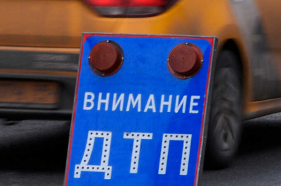 В Москве на скоростной трассе произошла авария с участием двух грузовиков и автомобиля Infiniti