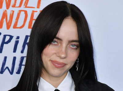 &laquo;Так-то лучше&raquo;: фанатку оверсайза Билли Айлиш запечатлели в обтягивающей одежде