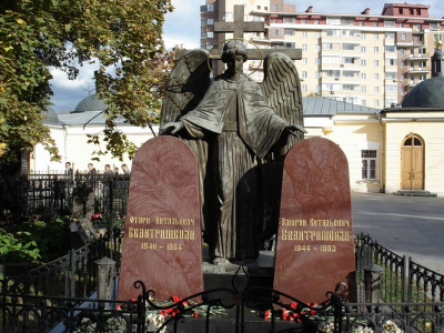 «Мелькнуло лезвие, вскоре лицо залилось кровью»