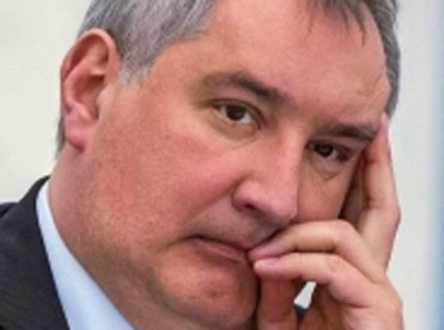 Песни, алкоголь, духи и щёки Рогозина. «Роскосмос» высмеивают в России и за рубежом