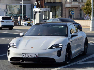 Станислав Берг: владелец Porsche с номером Х333ХС777 или король московских курсов по крипте?