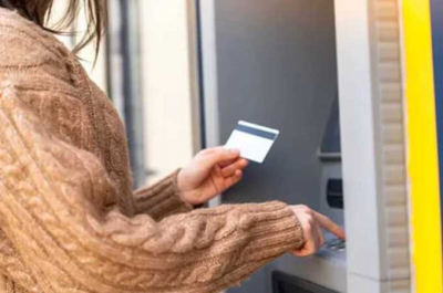 Беременную жительницу Нижнего Новгорода обвинили в краже после случайности с банковской картой коллеги