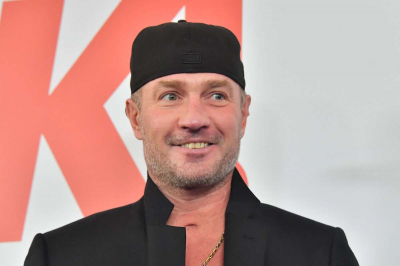 «Это любовь!»: Роман Костомаров умилил Сеть кадрами с близкими