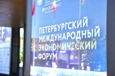 Делегаты ПМЭФ добираются до площадок через районы с пожаром на нефтебазе в Санкт-Петербурге