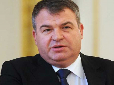 Экс-министр Анатолий Сердюков избегает уплаты налогов на сумму 12 миллионов рублей, получая миллионы в «Ростехе»